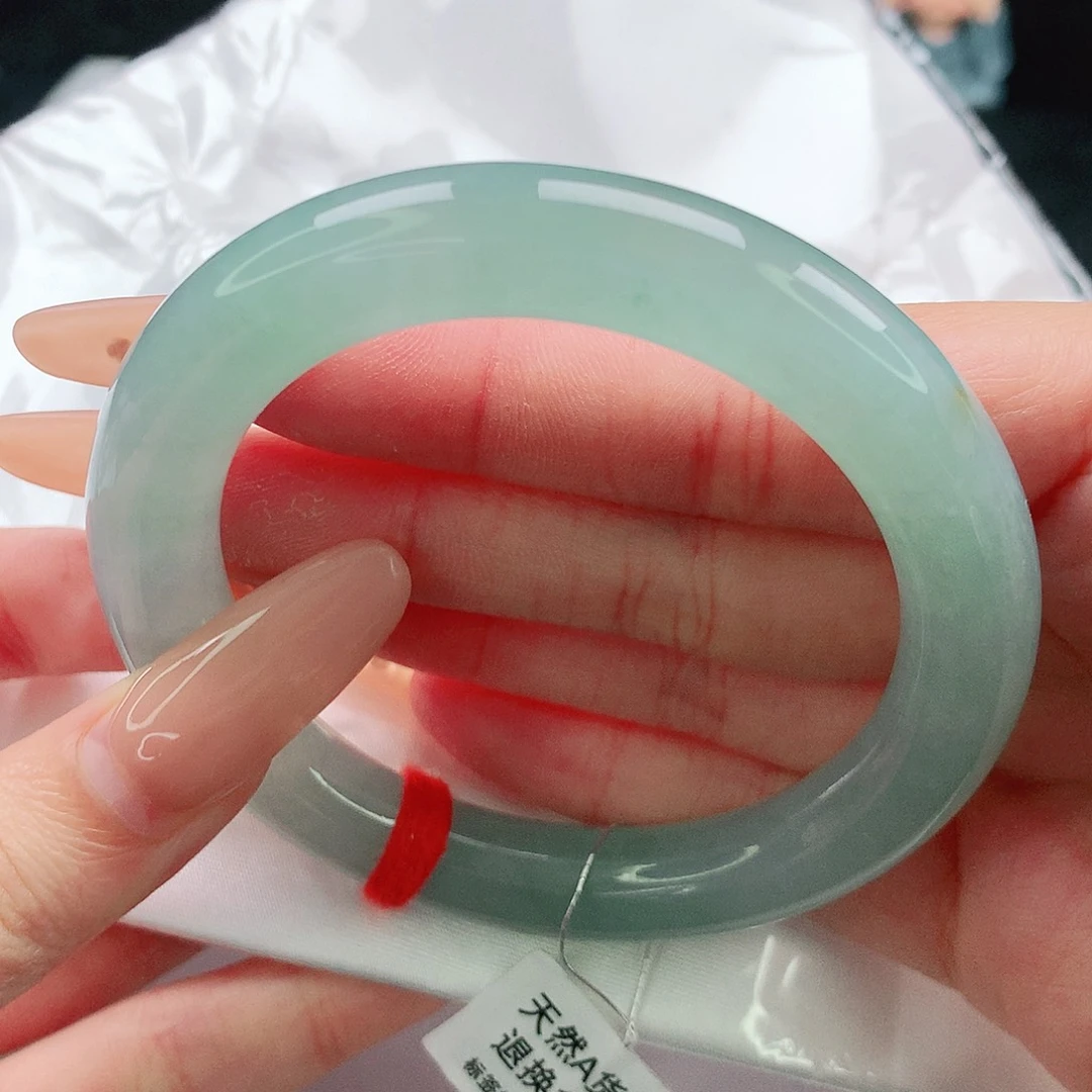 翡翠手镯未镶嵌54圈