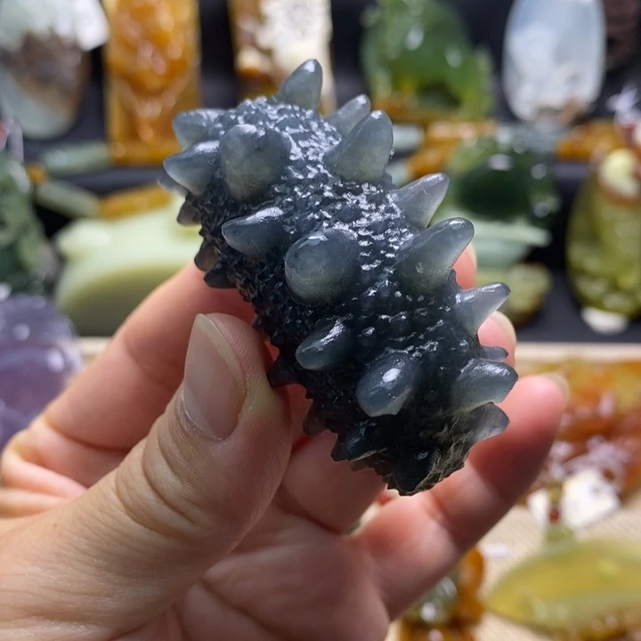 未镶嵌蛇纹石玉颈饰海参手把件 小摆