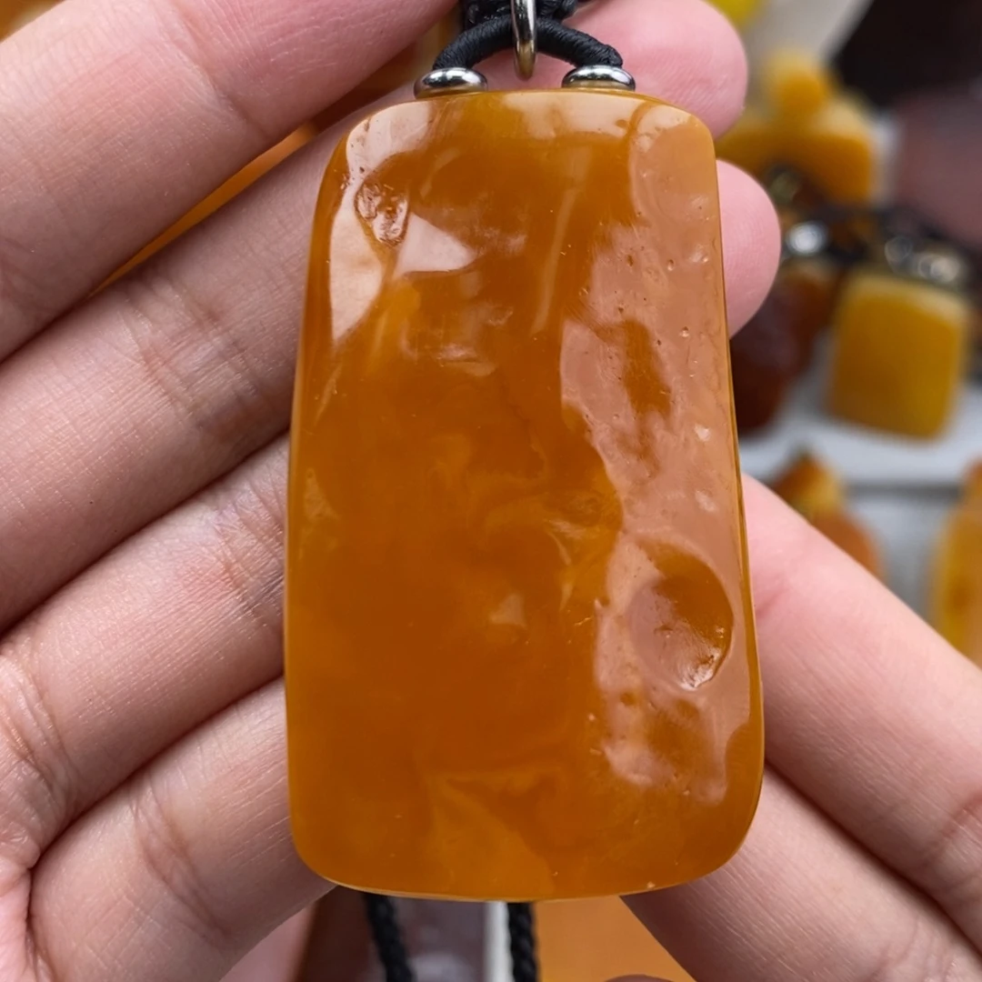 琥珀吊坠(赠链)未镶嵌