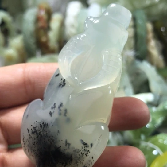 岫玉未镶嵌手把牛牛