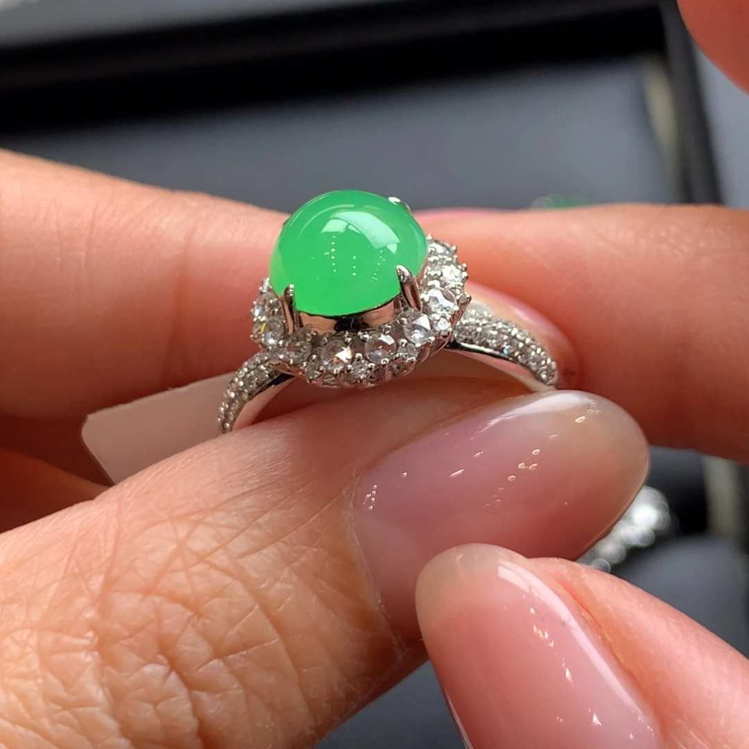 翡翠18K金镶嵌颈饰翡翠