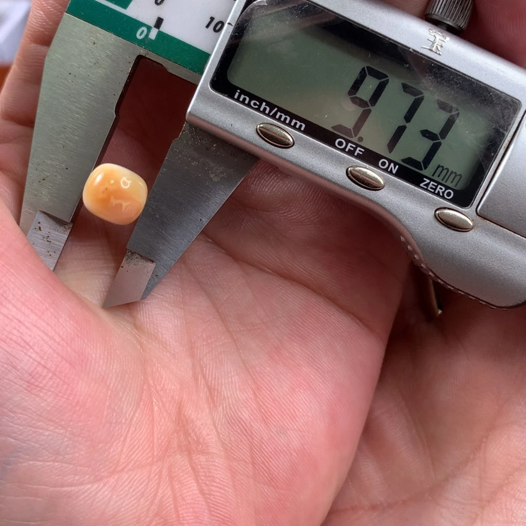 未镶嵌琥珀珠宝奇石