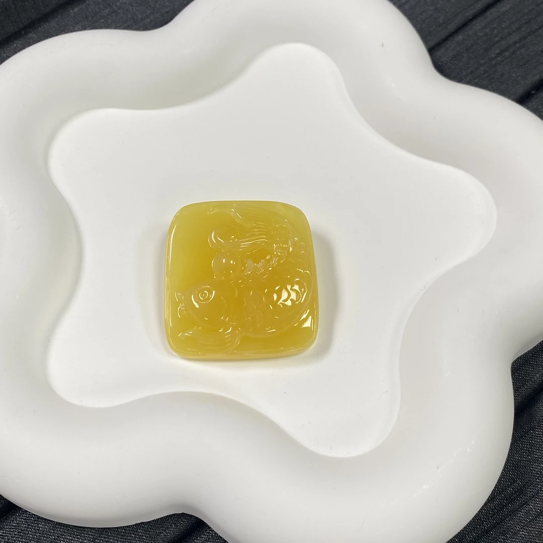 「戴琴珠宝」Q12-蜜蜡雕刻件吊坠(多样性发其一）