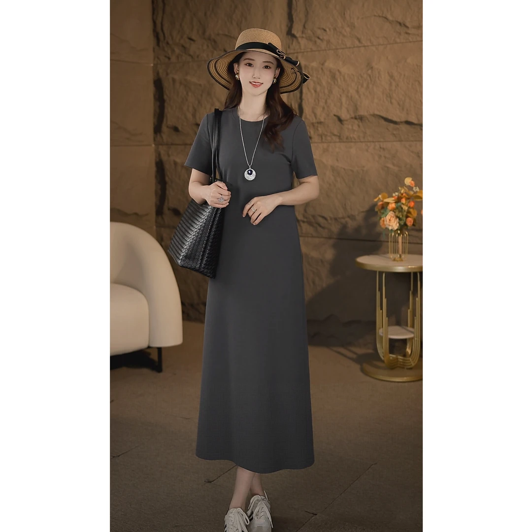 2025夏季新款连衣裙女时尚显瘦经典圆领极简风设计款高端T恤裙子
