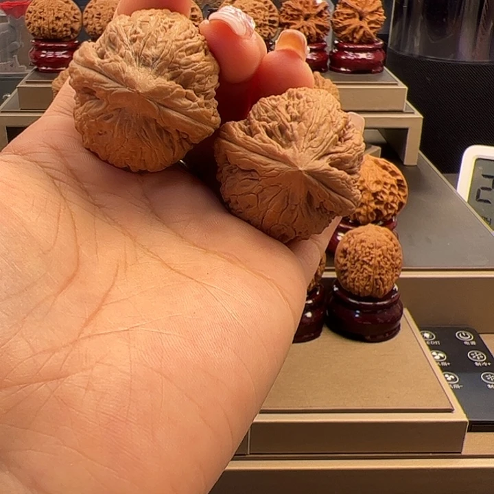 文玩核桃把件36 御尊虎头 r-010