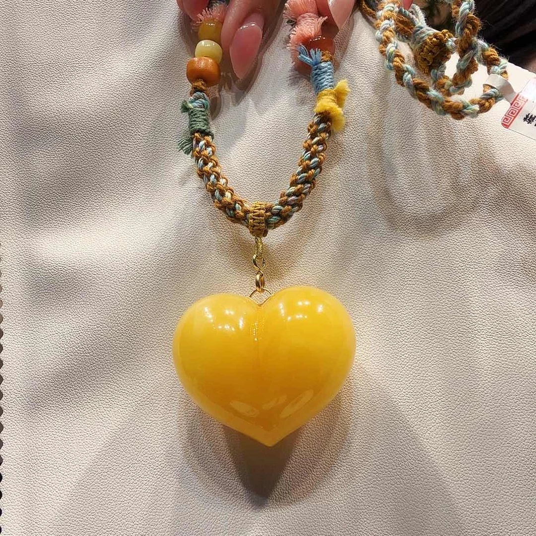 蜜蜡未镶嵌颈饰爱心
