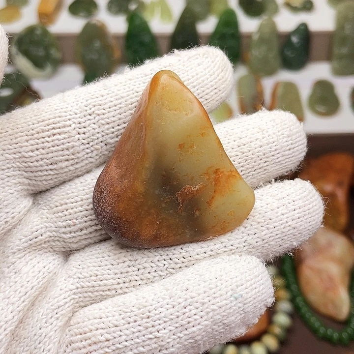 岫岩河磨玉（透闪石质玉）颈饰未镶嵌