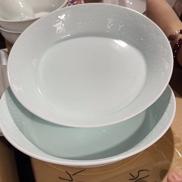 瓷片青瓷如意八英寸深盘两个，微瑕包邮