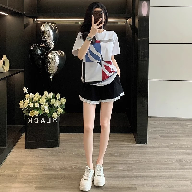 慵懒减龄休闲运动套装女夏季欧货小众宽松短袖T恤黑色短裤两件套