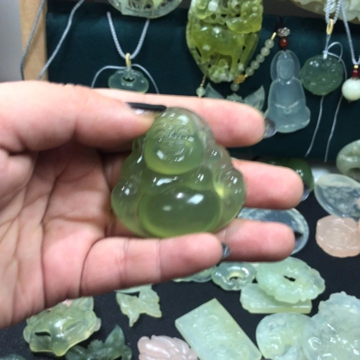 蛇纹石玉未镶嵌颈饰