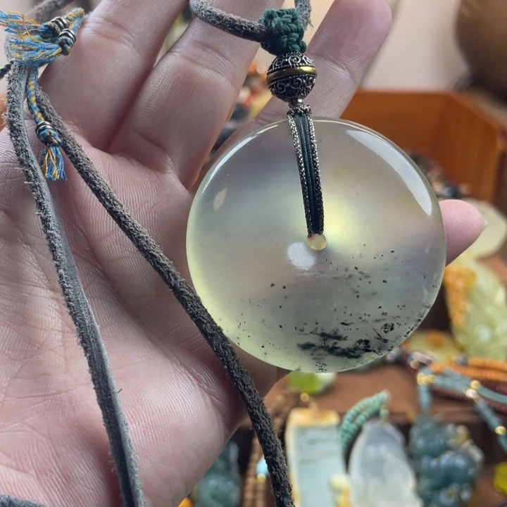 蛇纹石玉未镶嵌吊坠