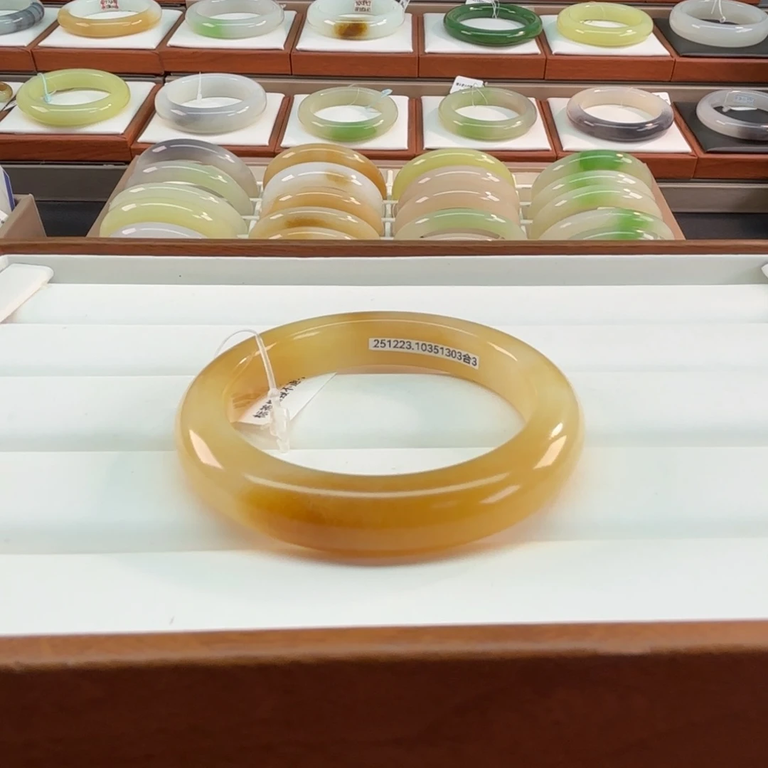 和田玉未镶嵌手镯51糖中糖