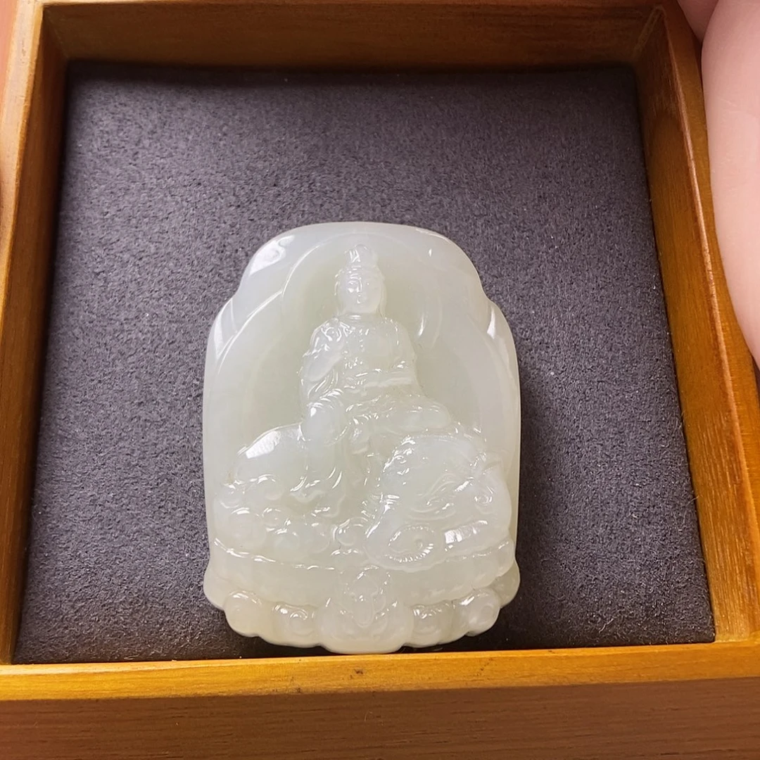 梦***5和田玉未镶嵌颈饰