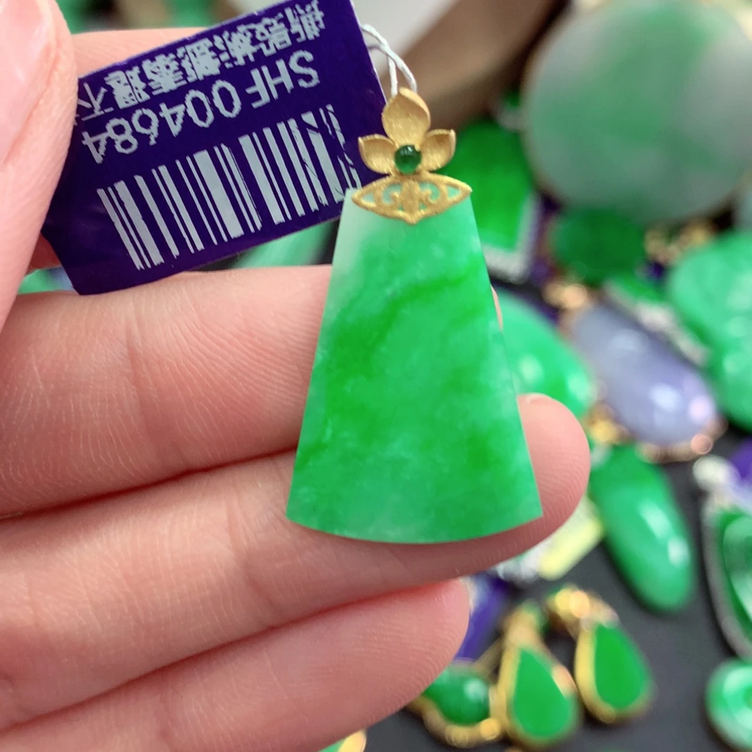 吊坠(不含链)18K金镶嵌翡翠