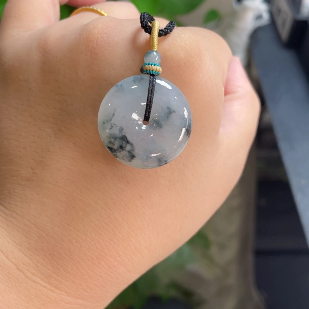 翡翠手镯未镶嵌吊坠