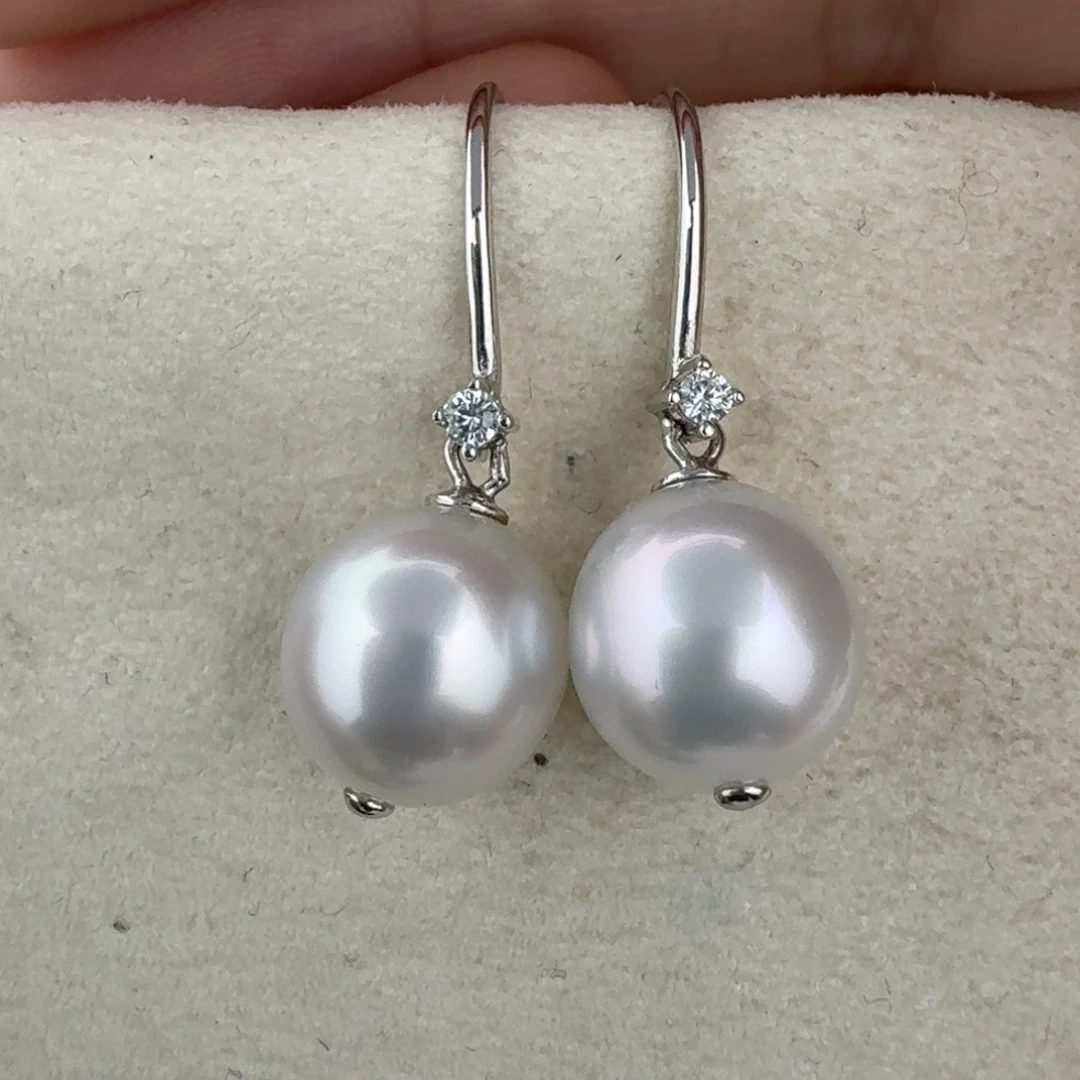 银S925镶嵌耳饰海水珍珠澳白椭圆微瑕银蓝光宝石光9.9mm