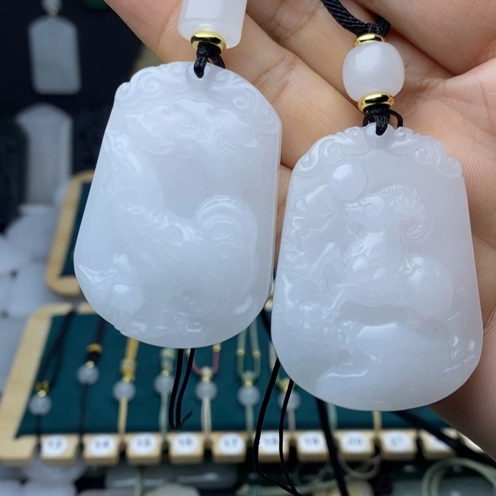 x***天石英质玉未镶嵌颈饰