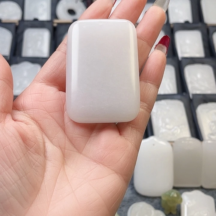 石英质玉（金丝玉）颈饰未镶嵌追*、新疆金丝玉