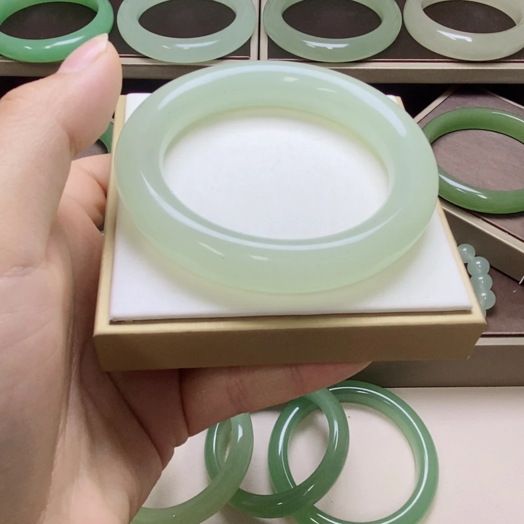 东陵石未镶嵌手镯