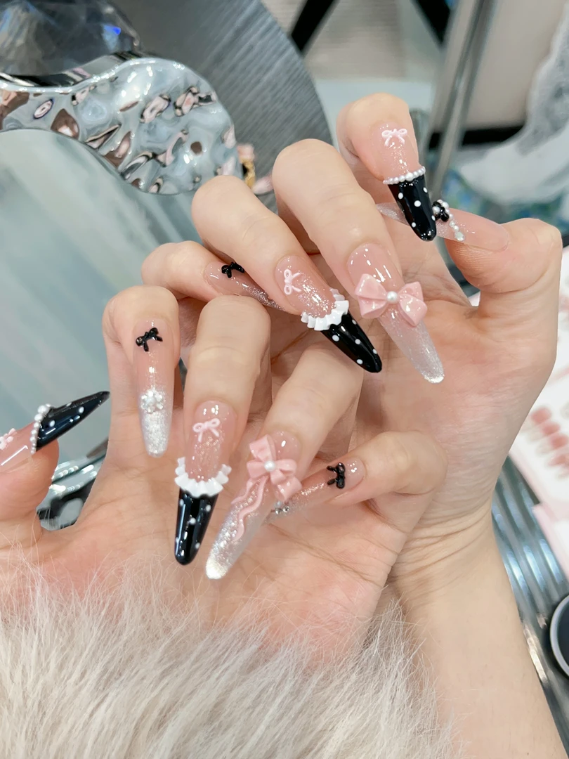 【蜜桃啵啵】原创款 请勿盗图  粉色简约显白爆闪式 纯手工穿戴甲