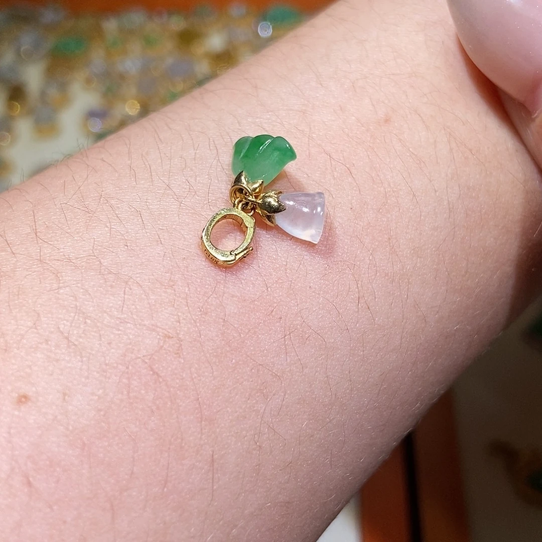 叶***子翡翠18K金镶嵌颈饰1111