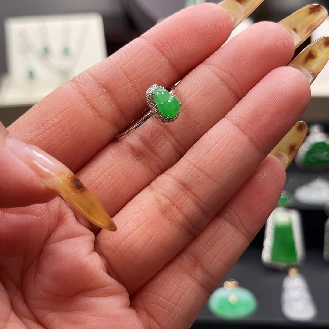 翡翠18K金镶嵌戒指