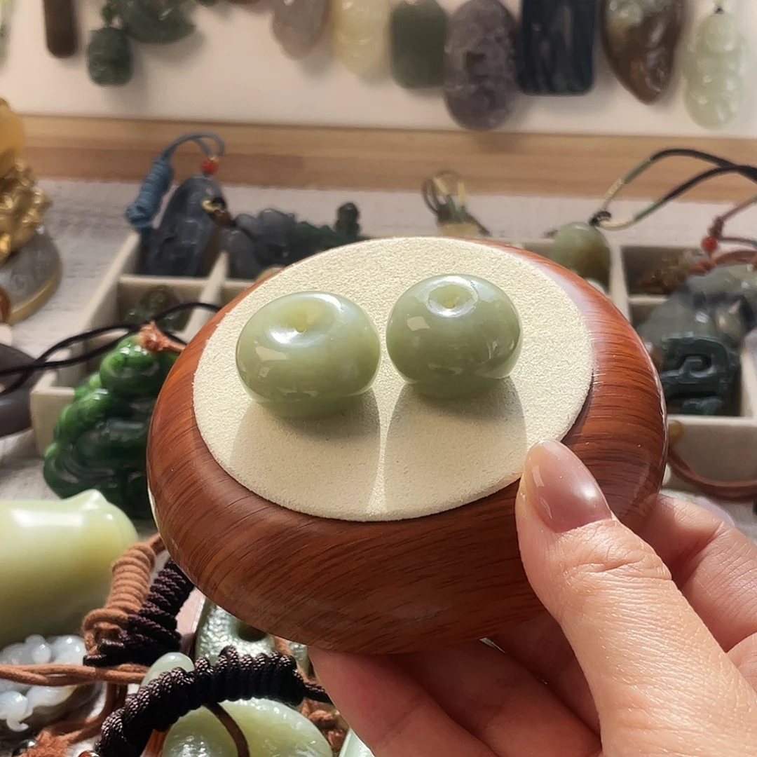 和田玉未镶嵌挂件面包扣单价