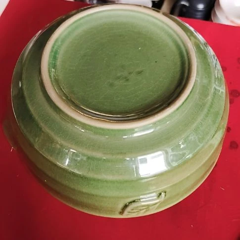 瓷片瓷片，各种摆件，盘，碗，沙锅，均有瑕疵。