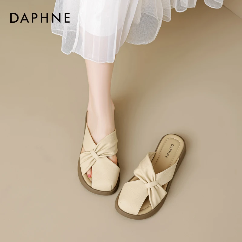 达芙妮包头半拖鞋女2026夏新款法式镂空设计感配裙子时尚松糕凉拖