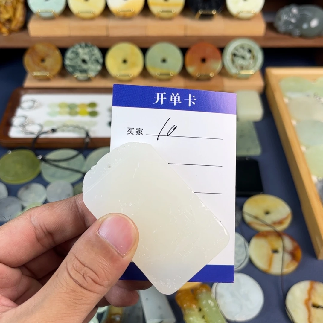 白***旭蛇纹石玉未镶嵌颈饰