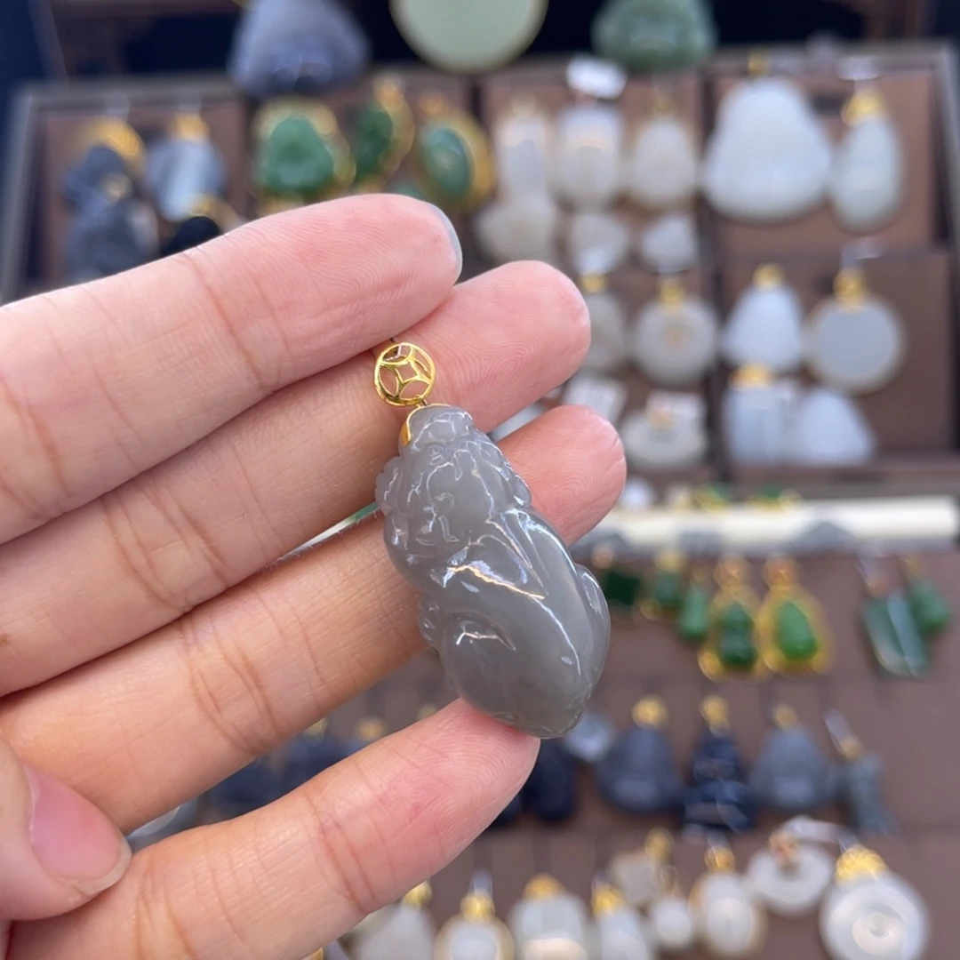 和田玉吊坠18K金镶嵌小*连