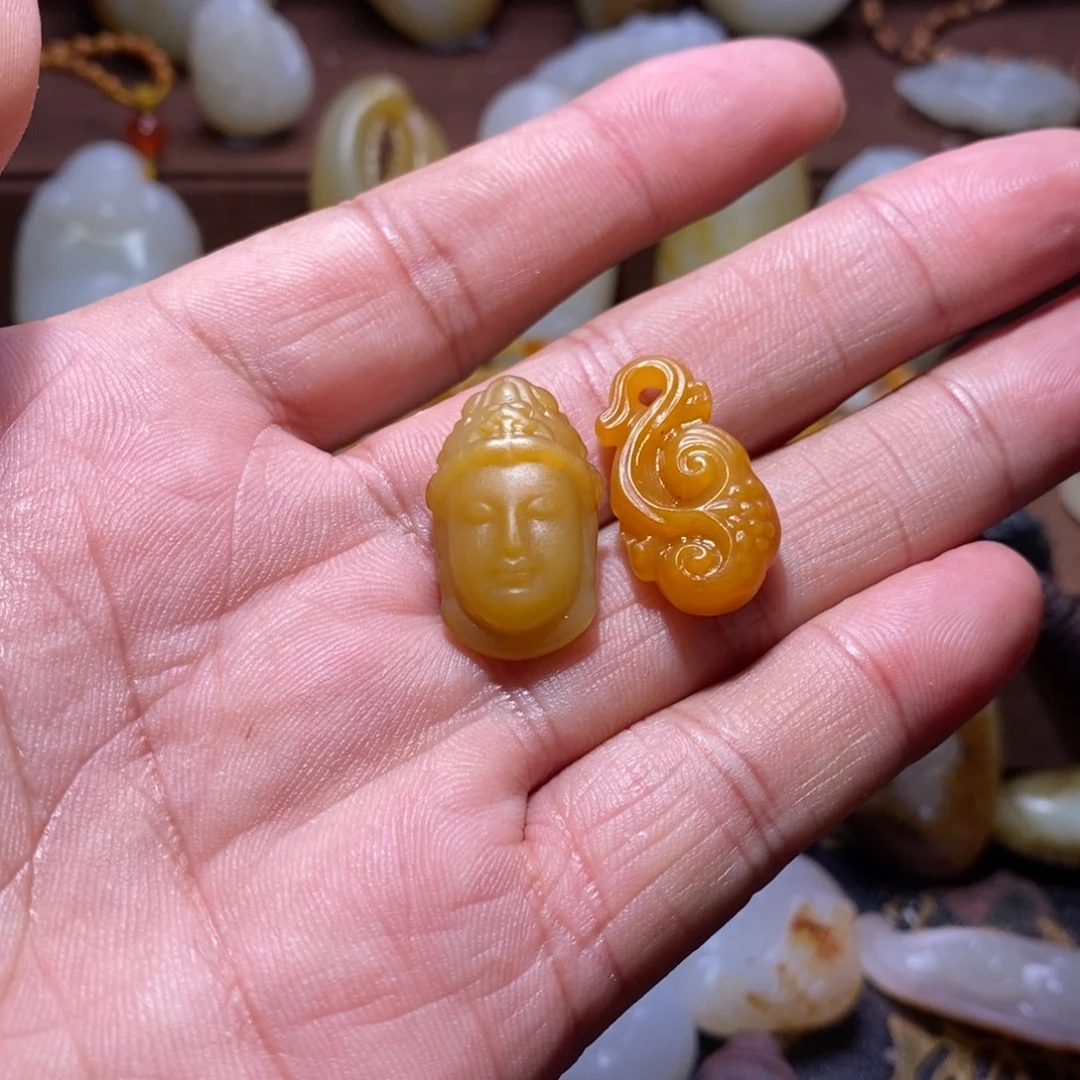 随***安和田玉未镶嵌颈饰