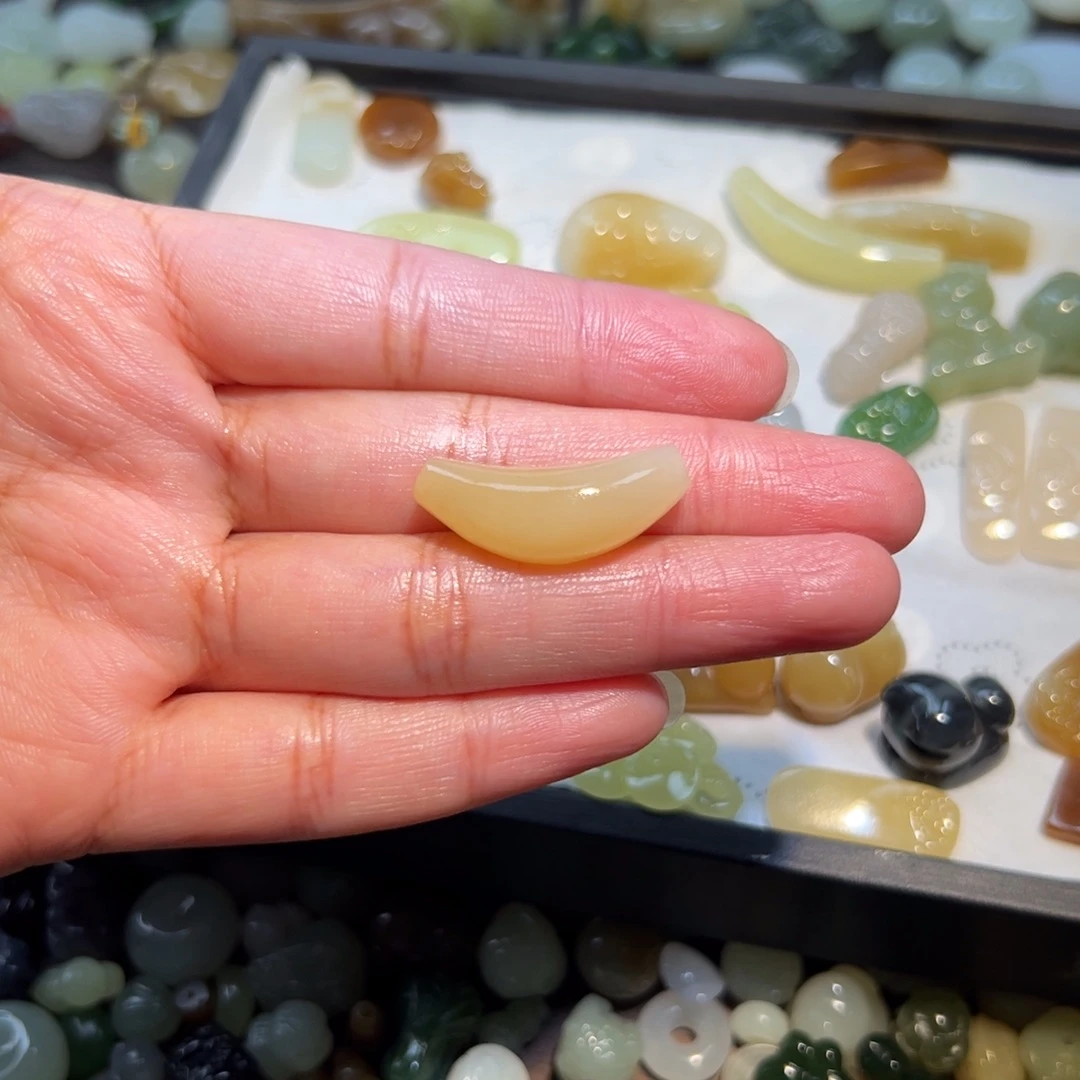 溪***流和田玉未镶嵌珠宝半成品