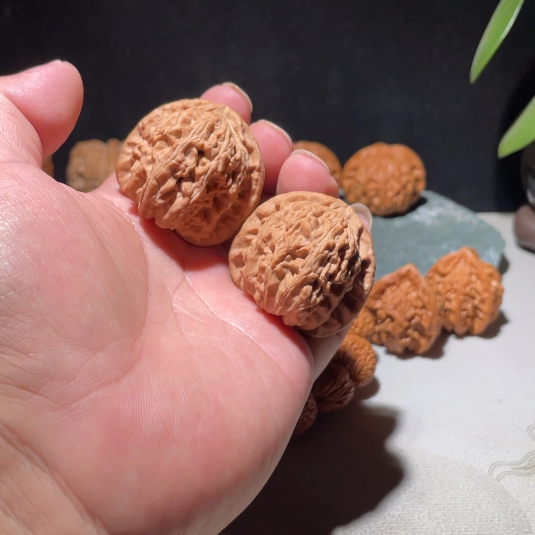 文玩核桃吊坠白狮子39