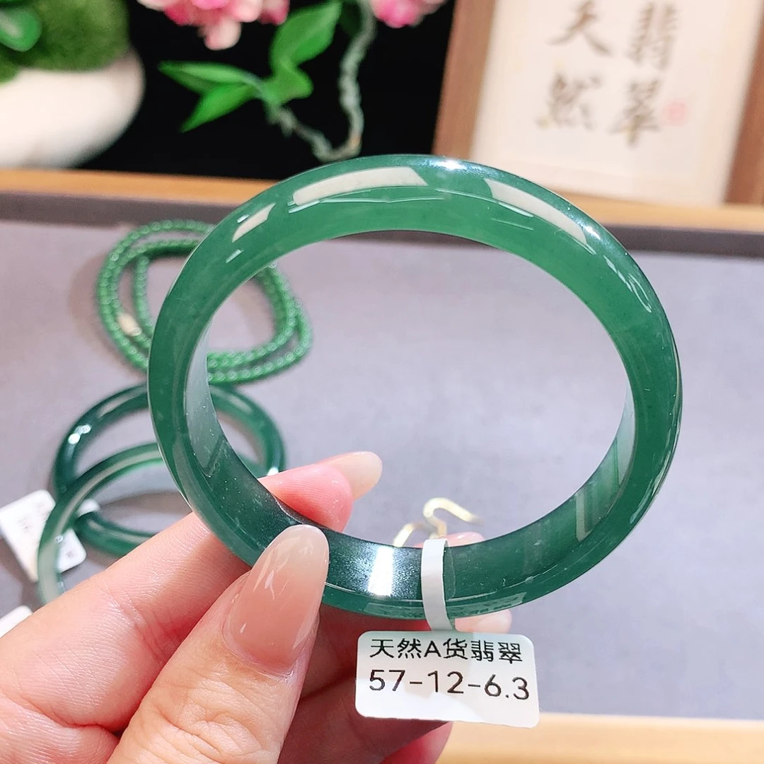 未镶嵌手镯（圆镯）翡翠