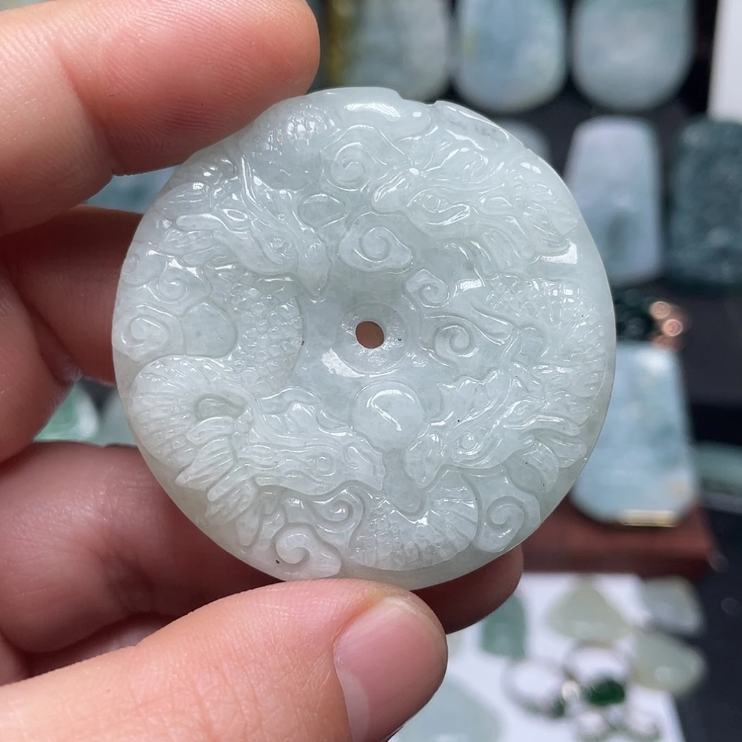 翡翠未镶嵌颈饰九龙