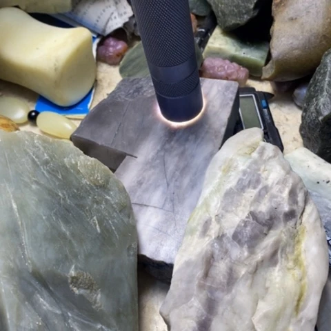 透闪石质玉未镶嵌珠宝半成品