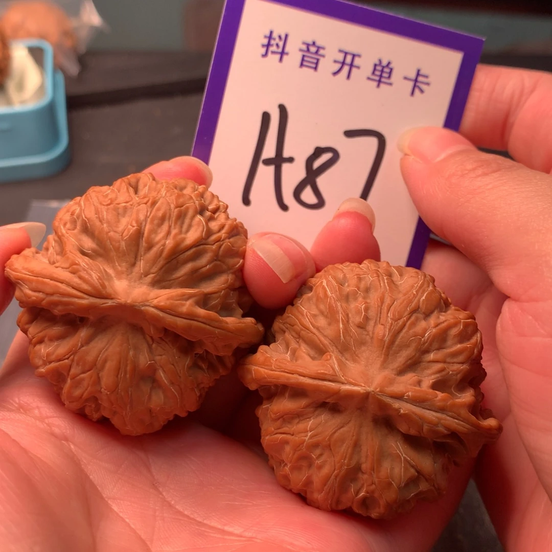 文玩核桃吊坠金麒麟
