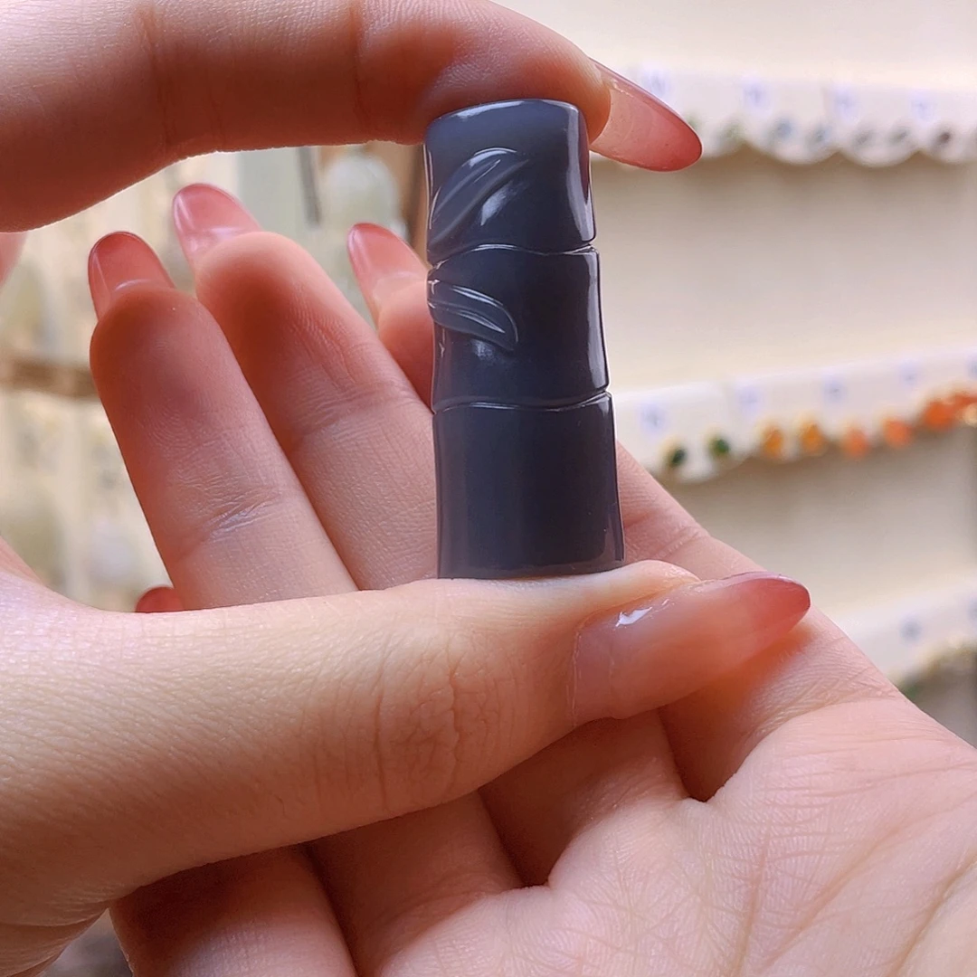 L****和田玉未镶嵌吊坠(赠链)