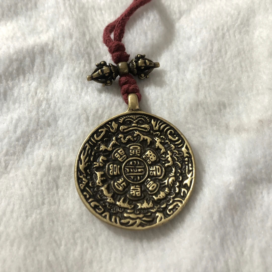 藏传黄铜蛙嘴九宫八卦牌5厘米挂件包挂腰挂