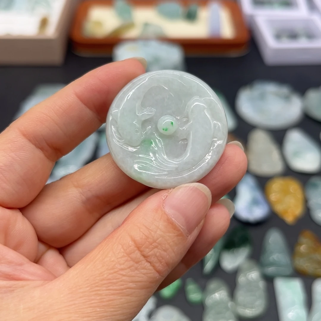 翡翠未镶嵌颈饰太极鱼