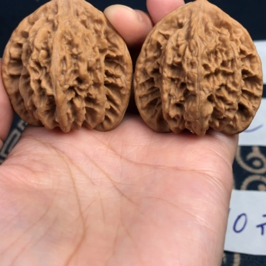 茶***生文玩核桃把件霞云岭