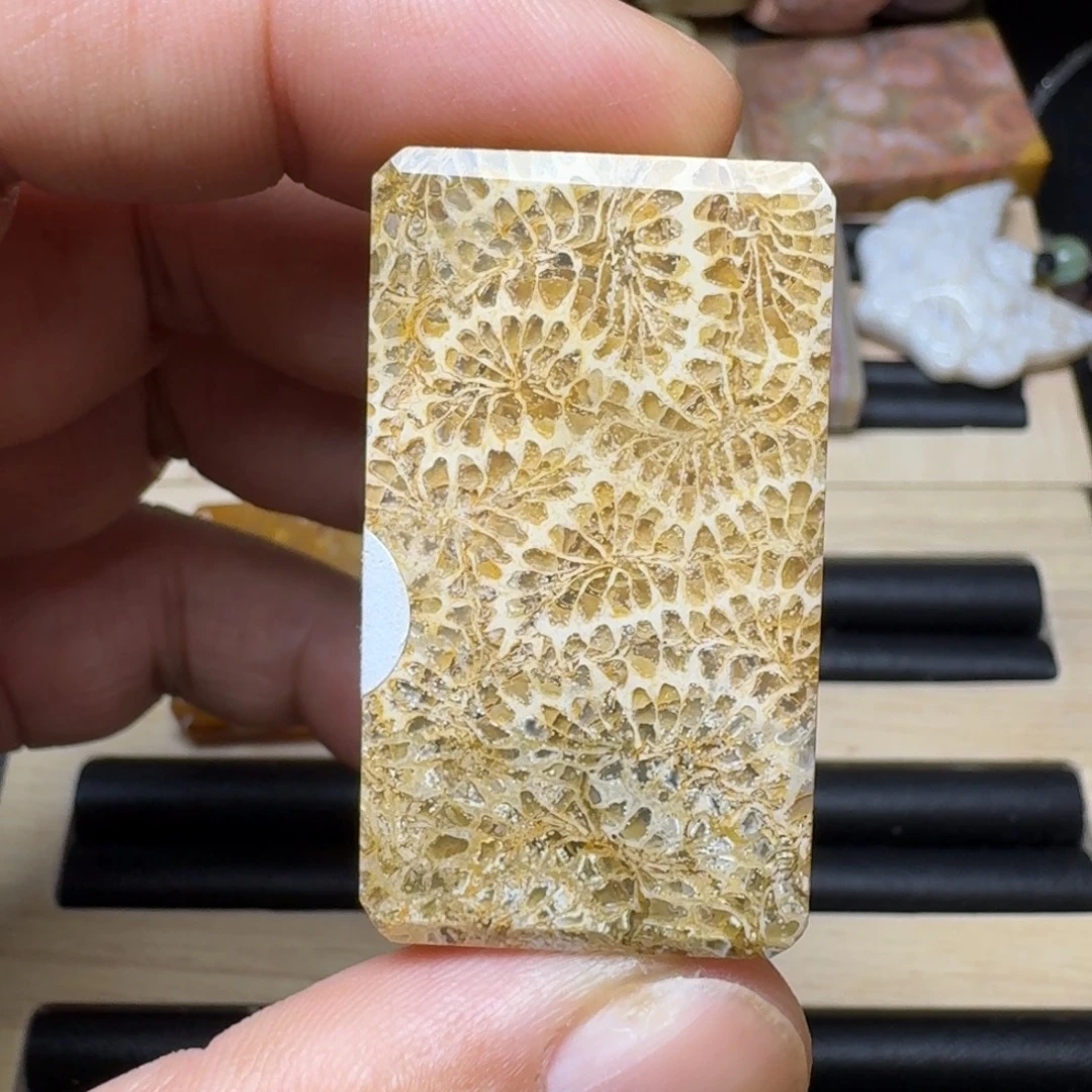 未镶嵌纯天然色有机玉石保真色石英质玉
