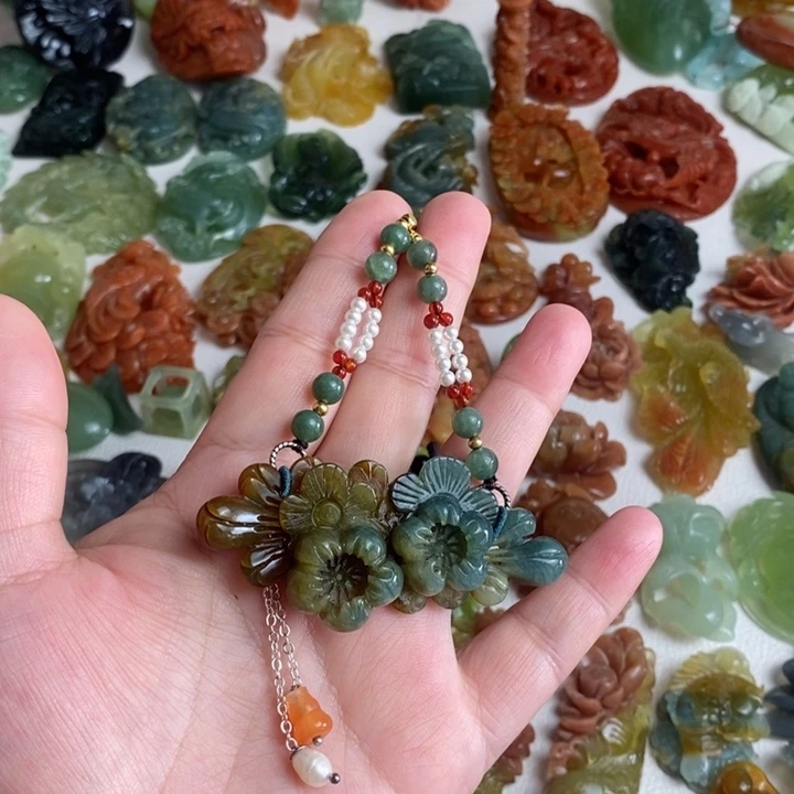 蛇纹石玉颈饰未镶嵌