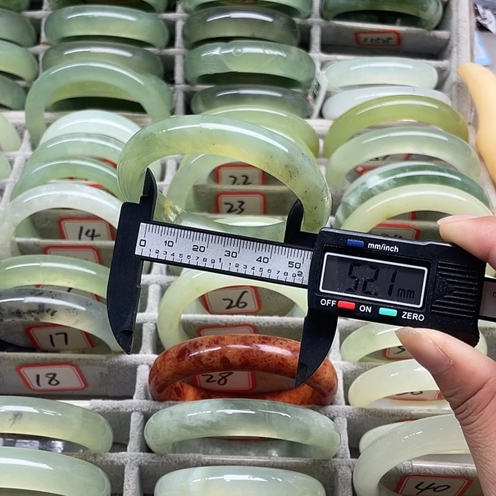 未镶嵌蛇纹石玉手镯18