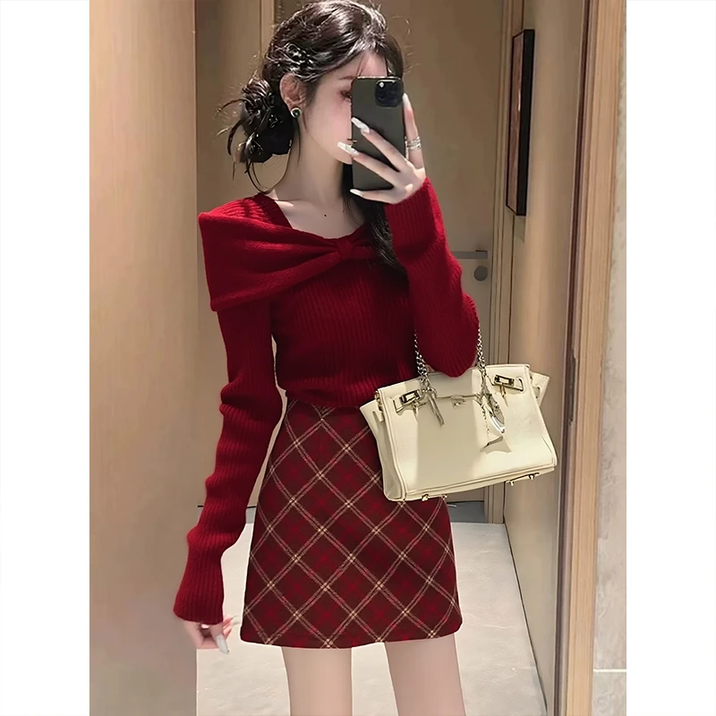 高级感红色针织衫女2025秋冬新款设计感小众一字肩内搭打底衫上衣