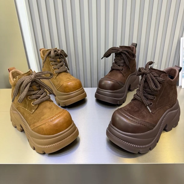 平，新款厚底松糕内增高秋冬加绒圆头时尚系带款短靴底厚8公分