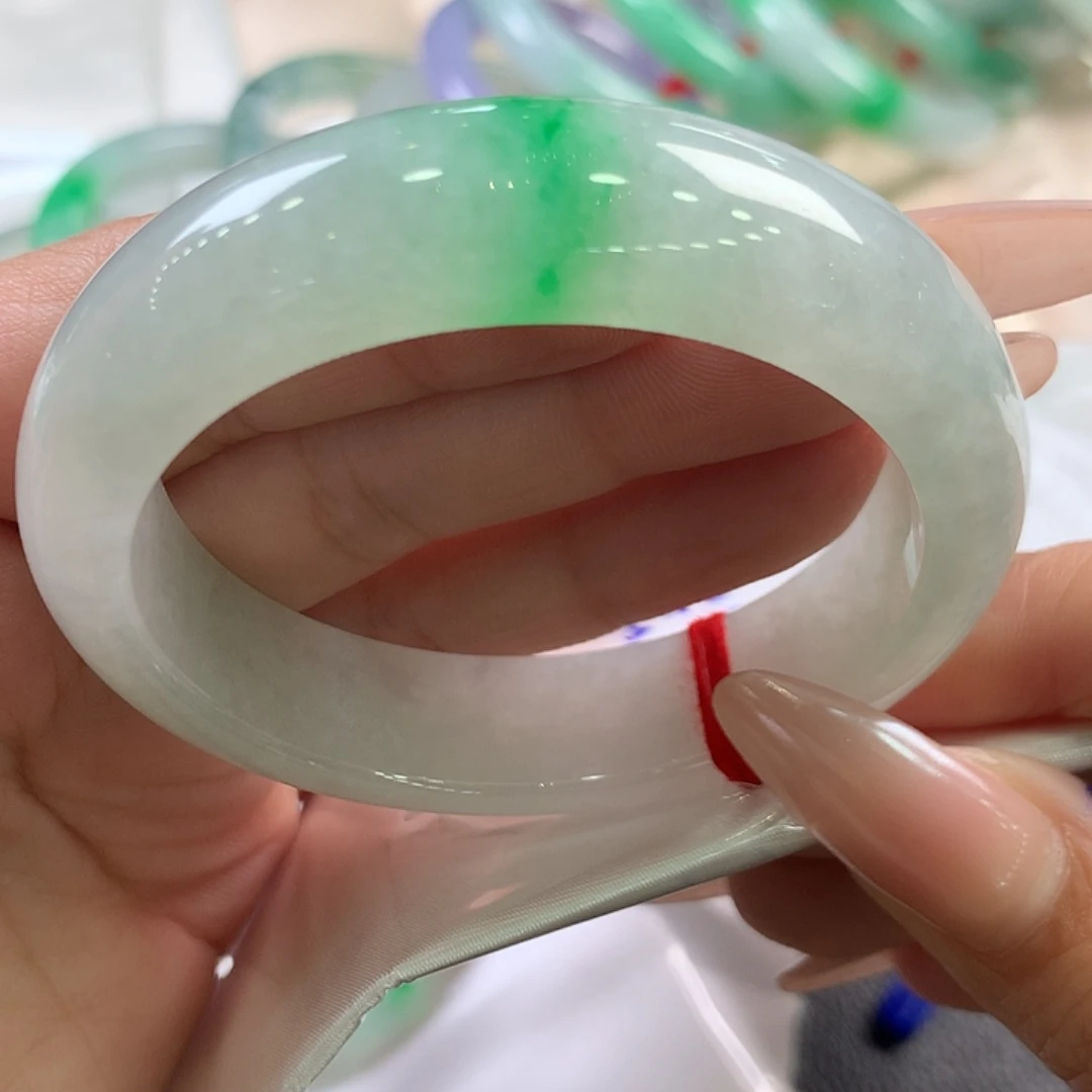 圆***妈翡翠未镶嵌手镯54.5轮胎强推大漏