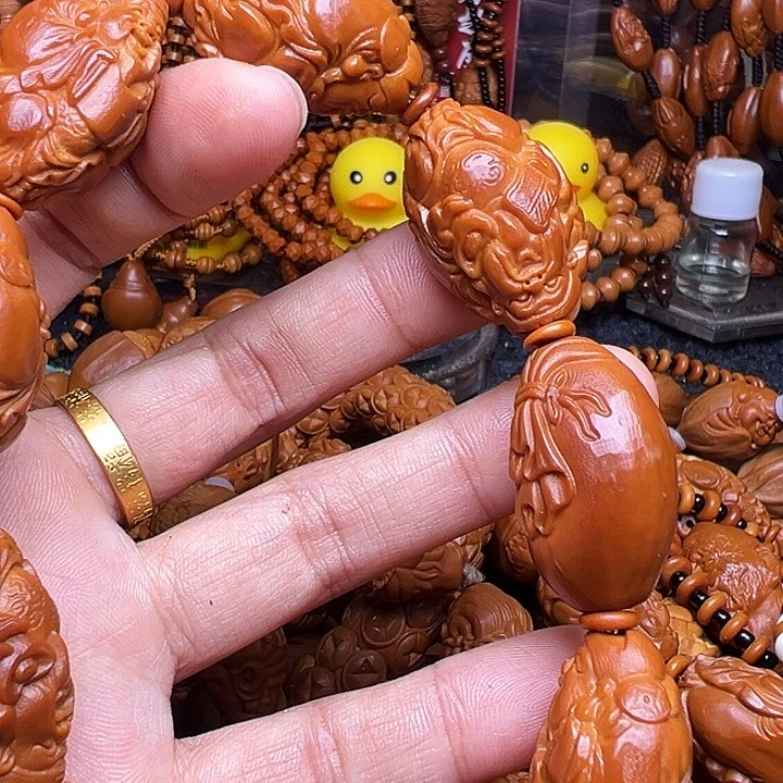 橄榄核吊坠托搭财神