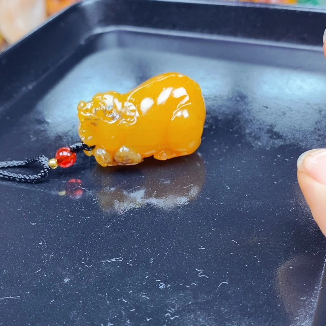 石英质玉（黄龙玉）未镶嵌颈饰